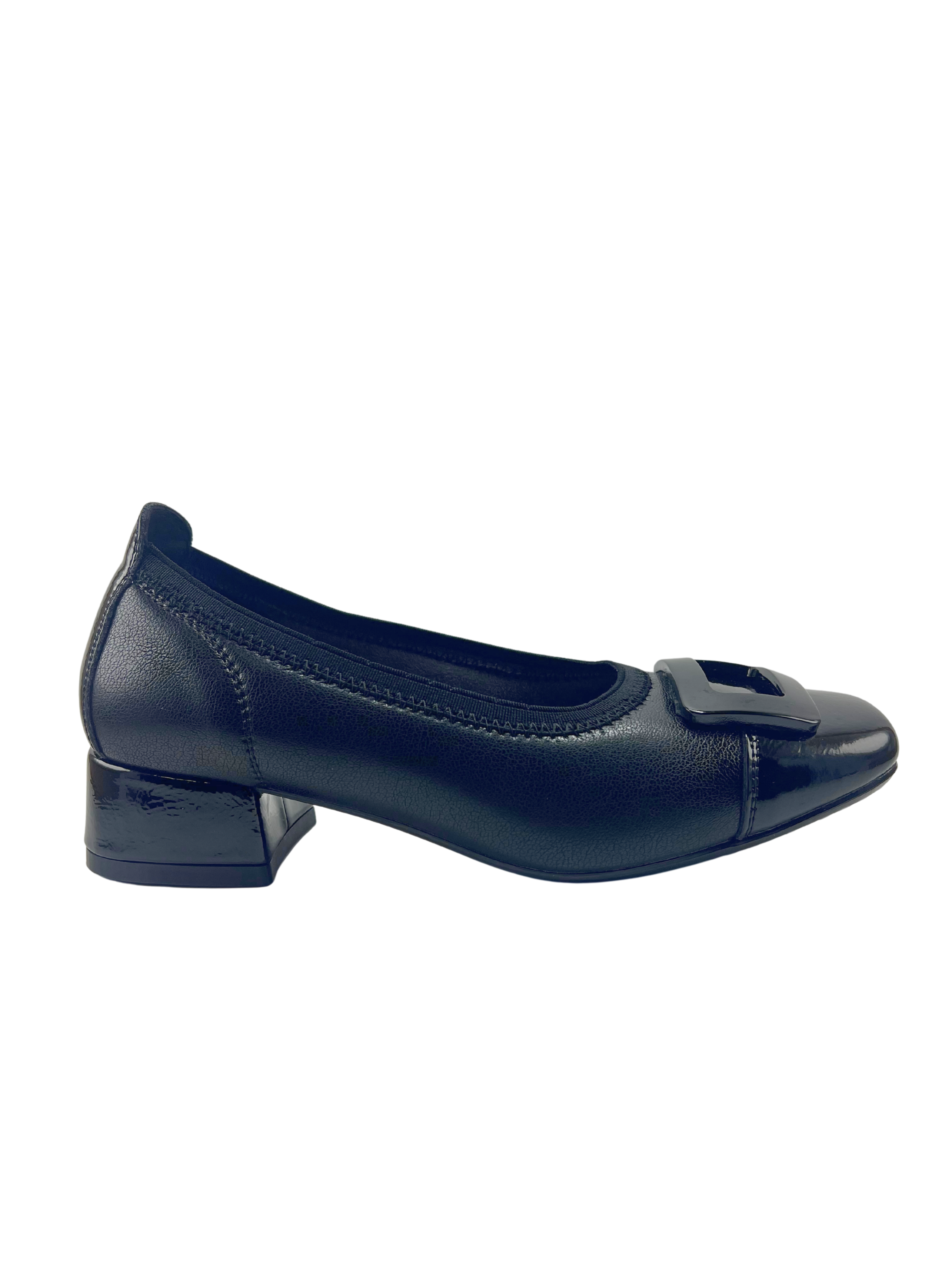 Salón tacón bajo negro