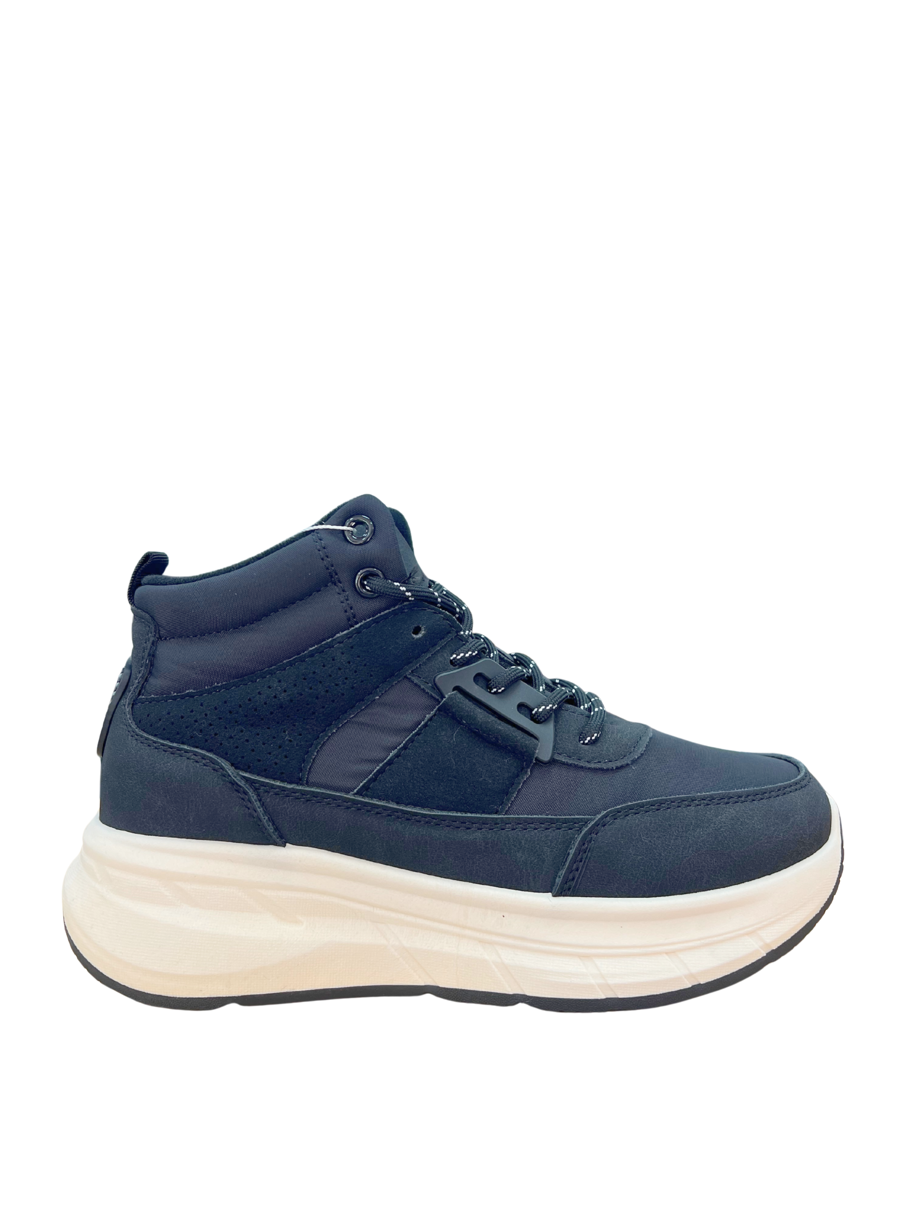Sneakers negros con suela chunky blanca