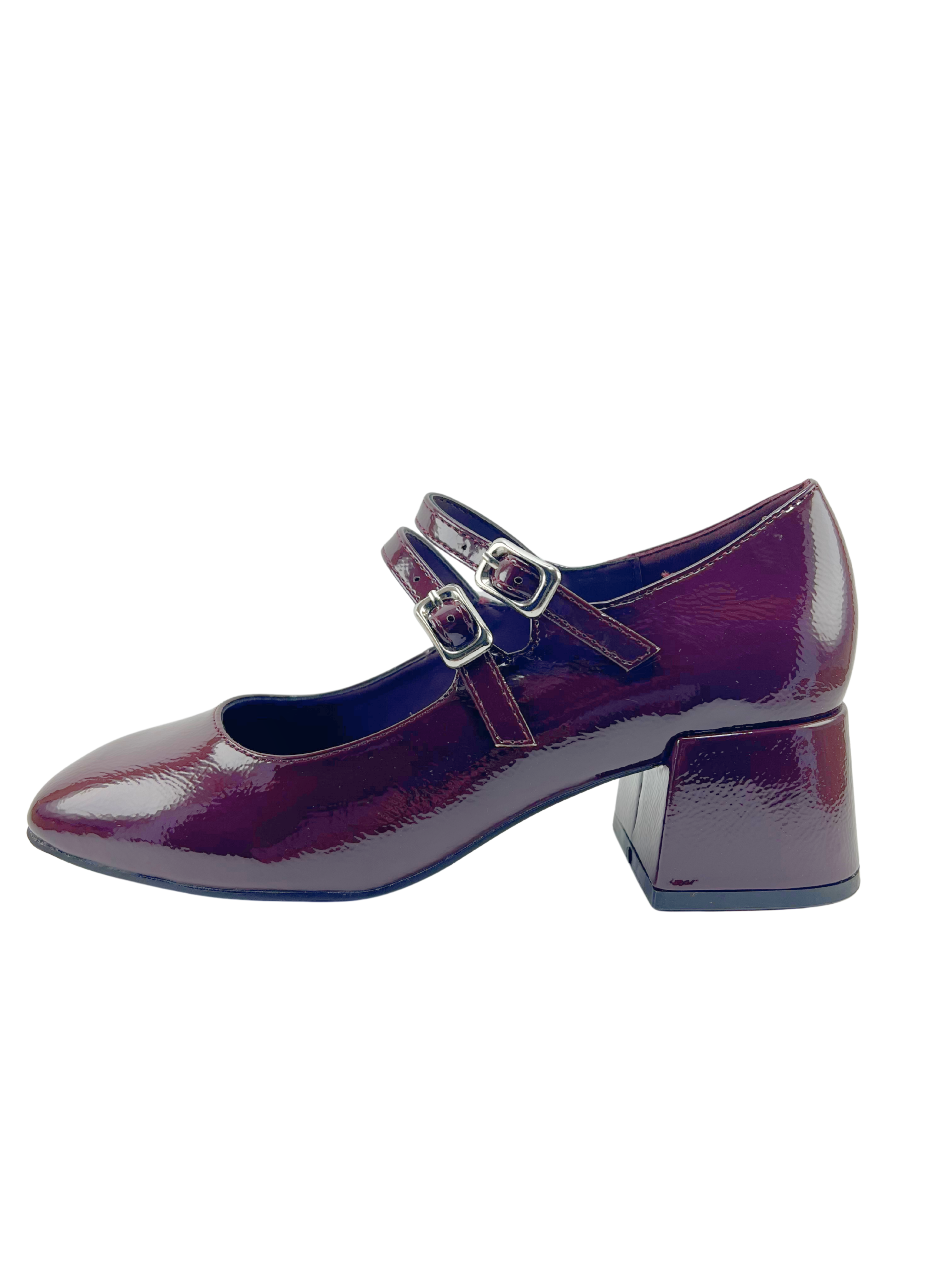 Zapato tacón medio dos hebillas