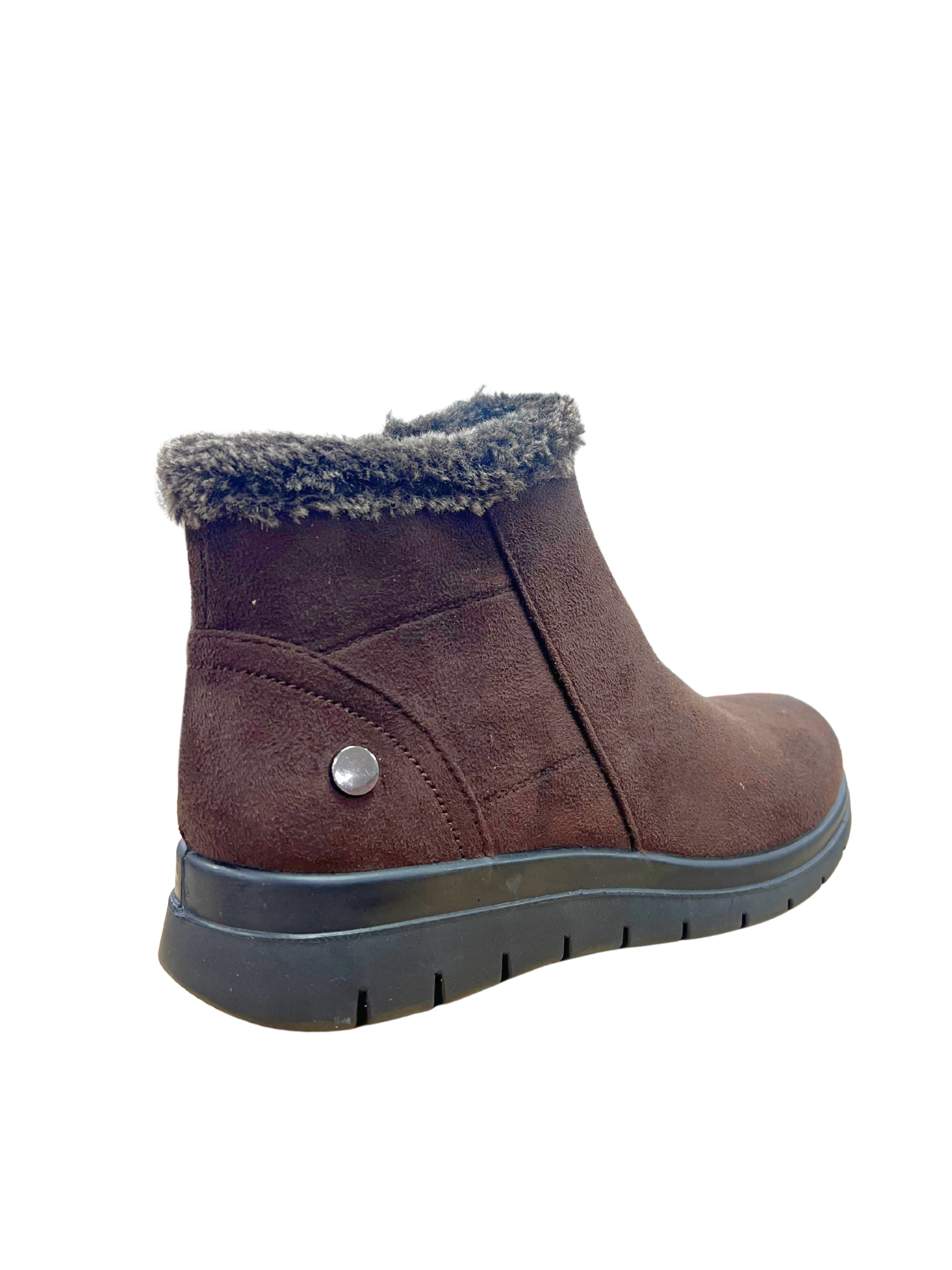 Botines marrones con forro de pelo – confort y estilo casual para invierno