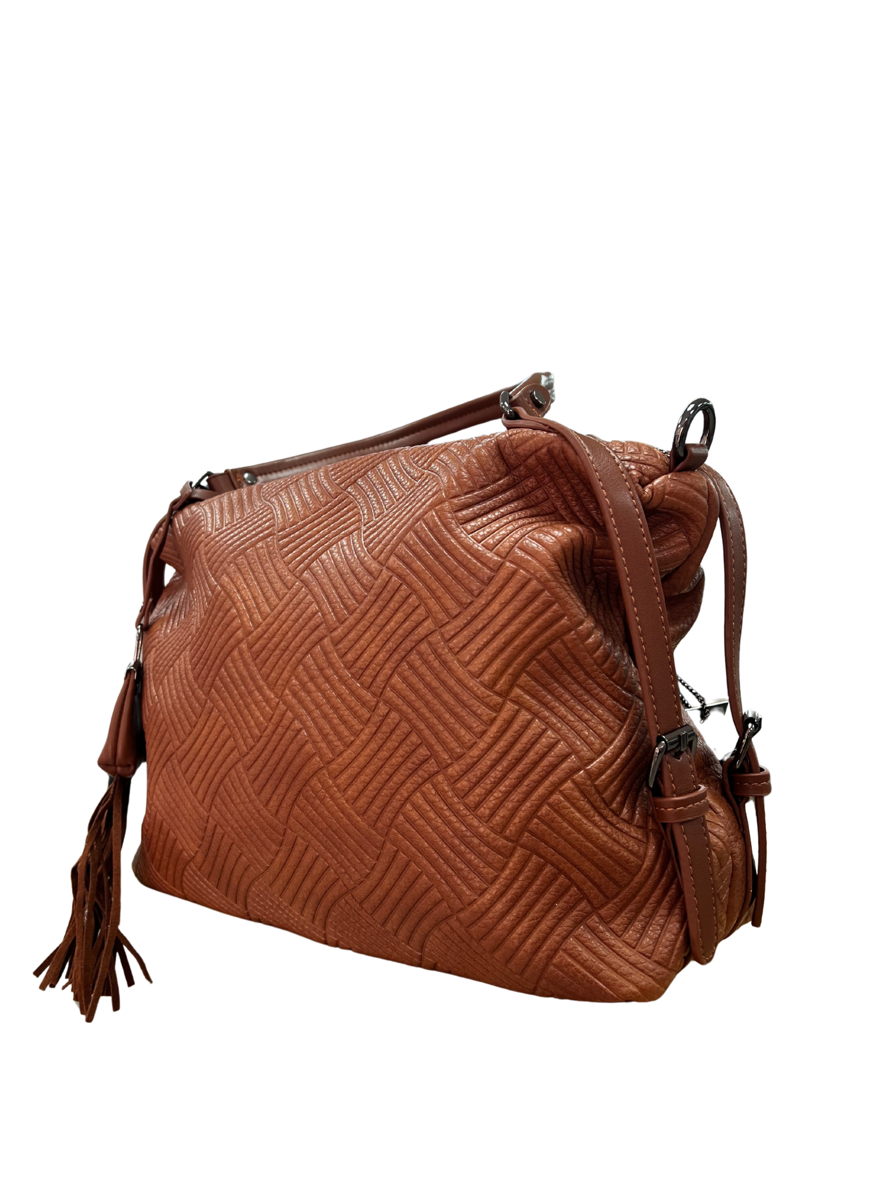 BOLSO MARRÓN TRENZADO CON FLECOS Y DETALLES BOHEMIOS