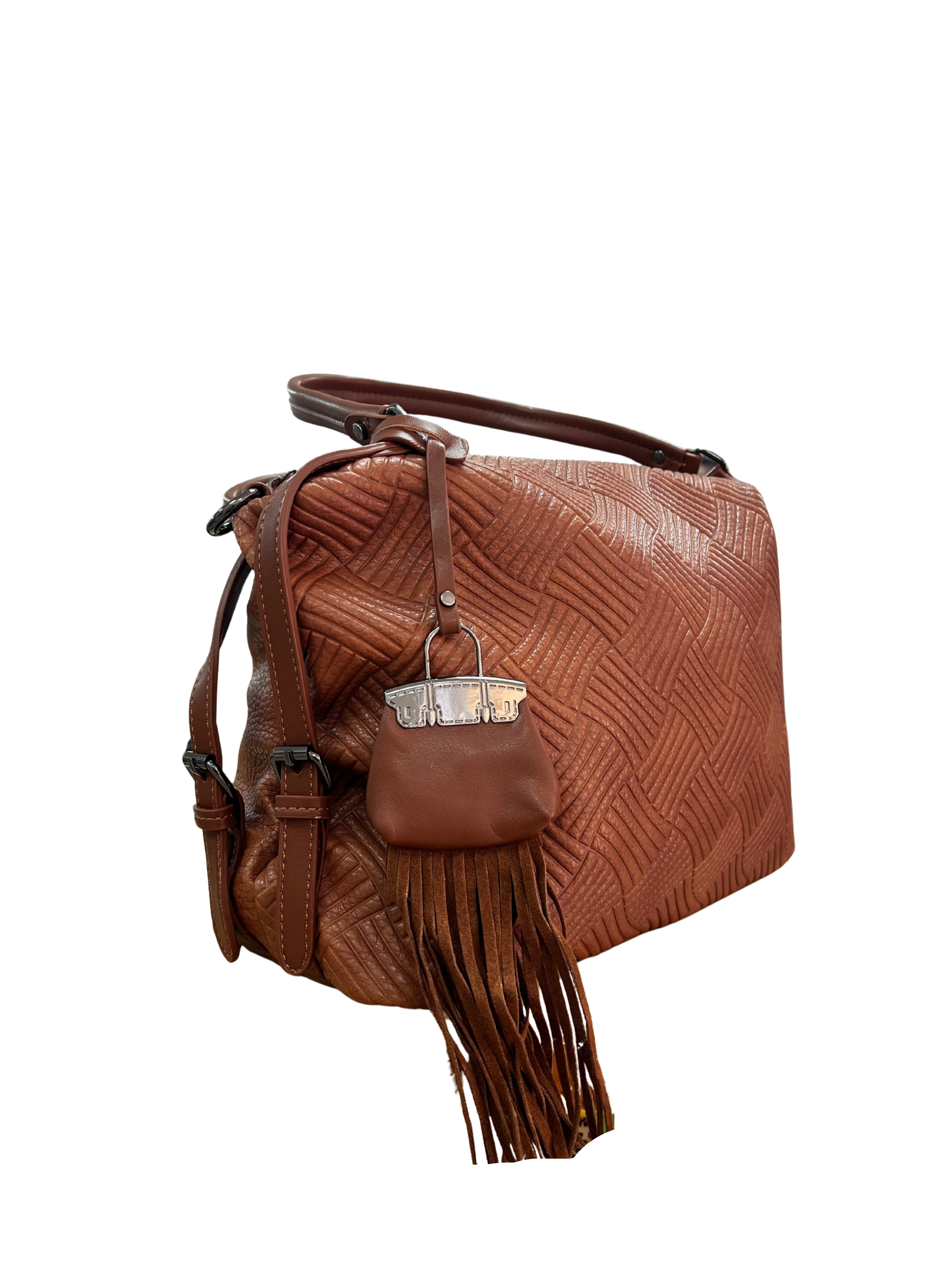 BOLSO MARRÓN TRENZADO CON FLECOS Y DETALLES BOHEMIOS