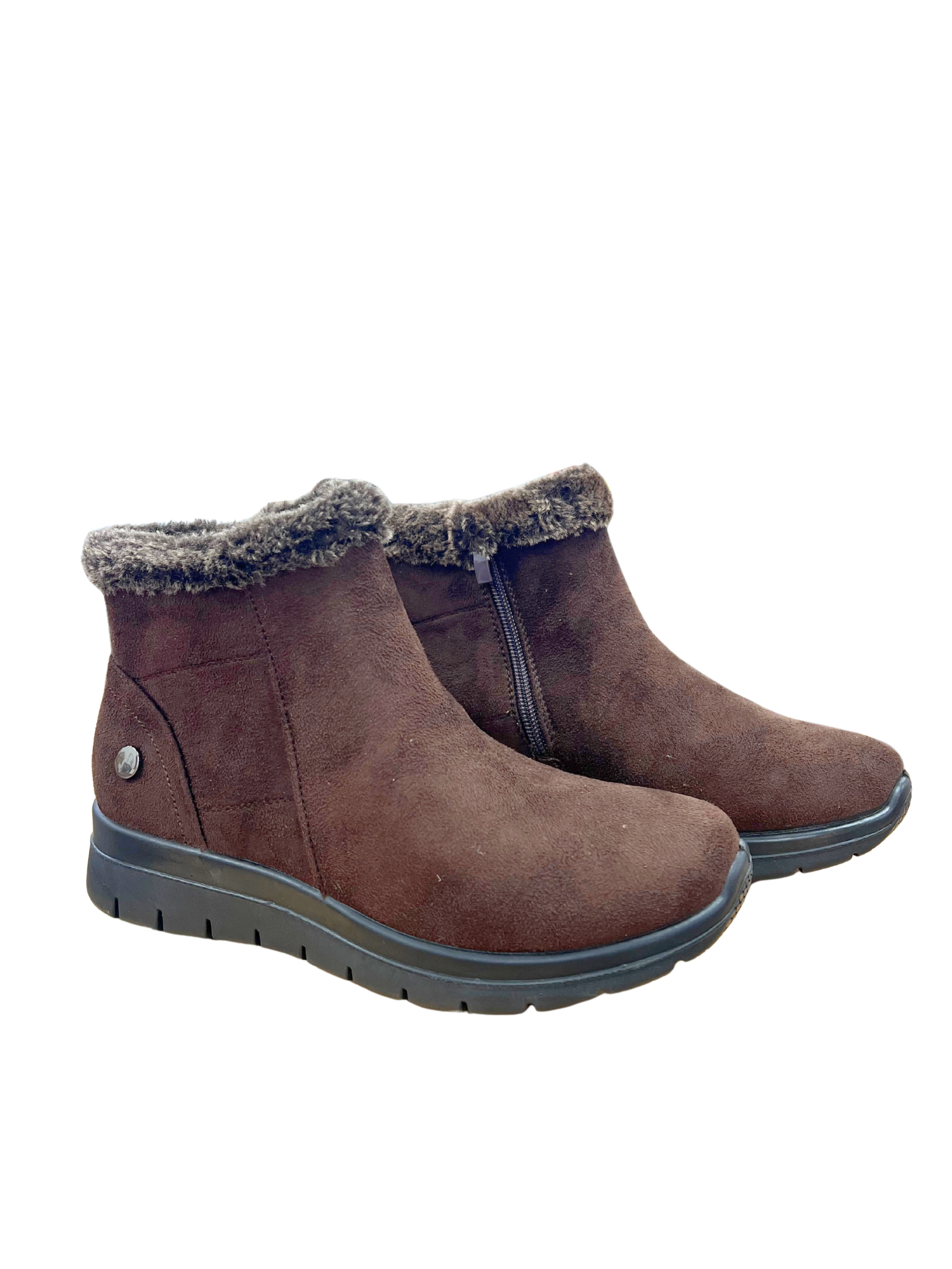 Botines marrones con forro de pelo – confort y estilo casual para invierno