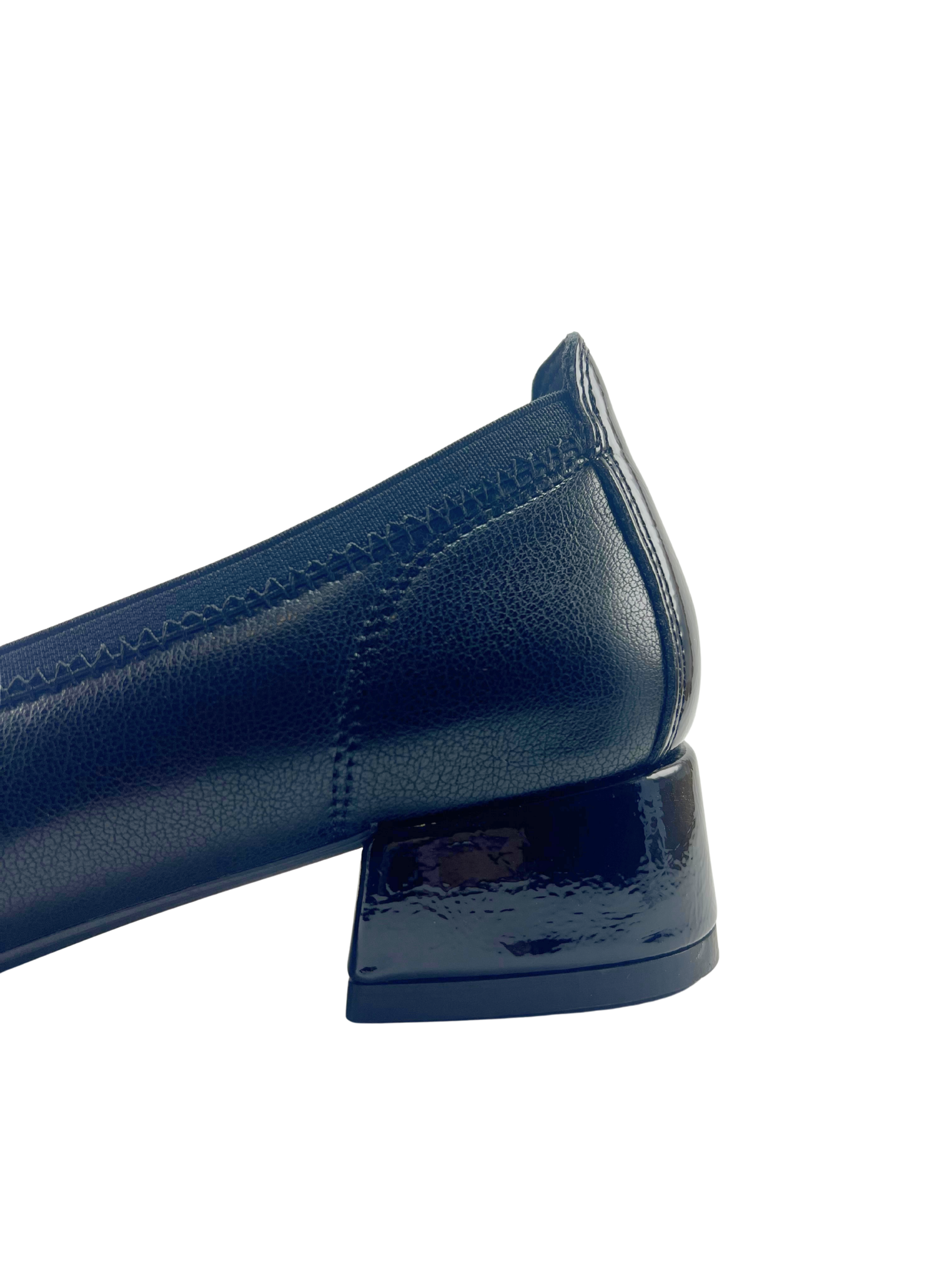 Salón tacón bajo negro