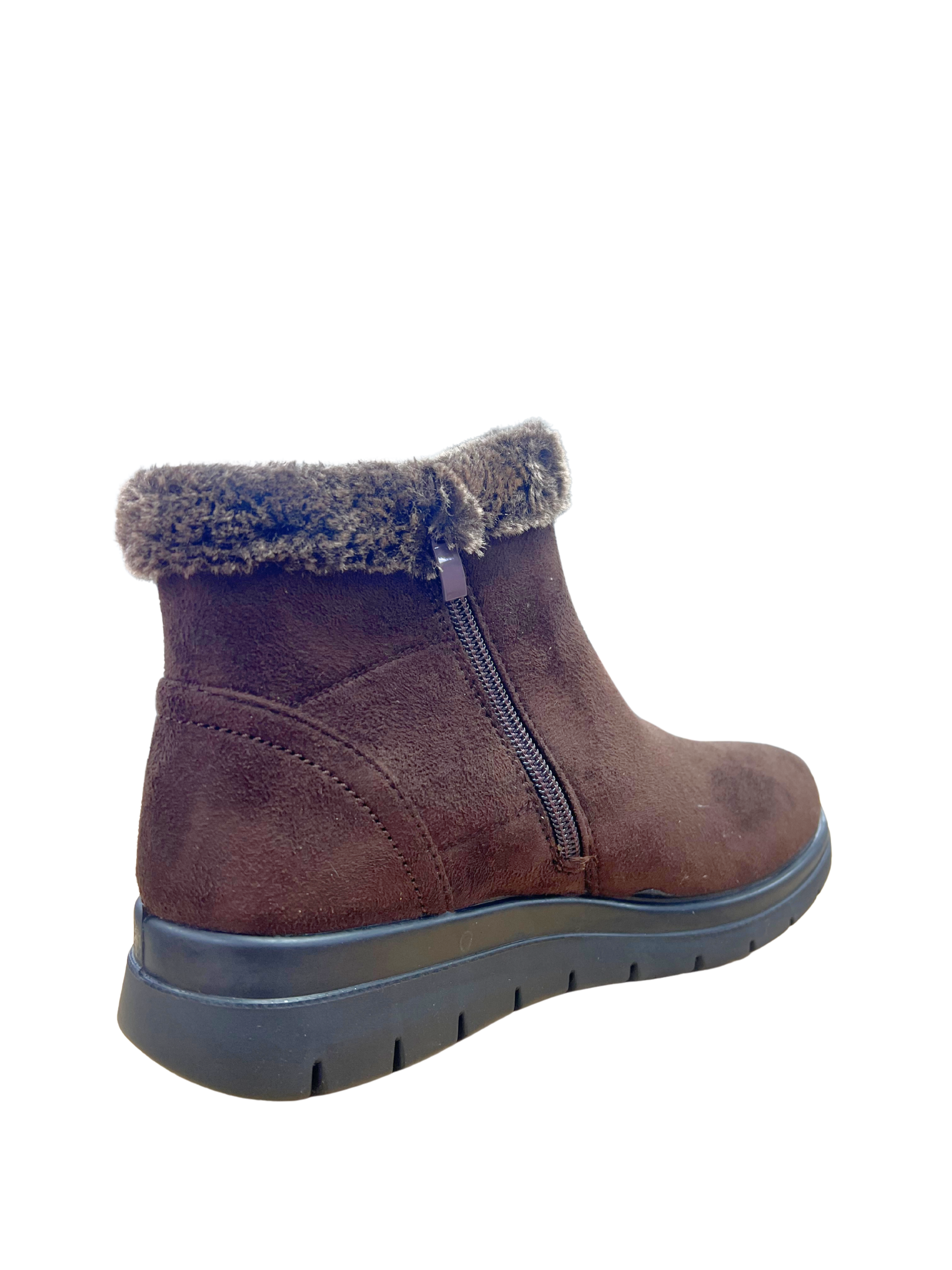 Botines marrones con forro de pelo – confort y estilo casual para invierno