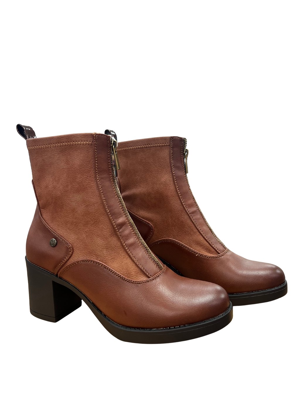 Botines de tacón marrones con cremallera frontal – elegancia y estilo urbano