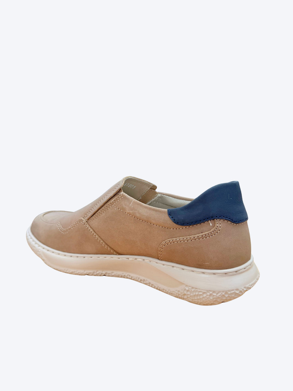 Zapato slip-on hombre Callaghan marrón con talón azul marino y elástico lateral, vista perspectiva trasera opuesta