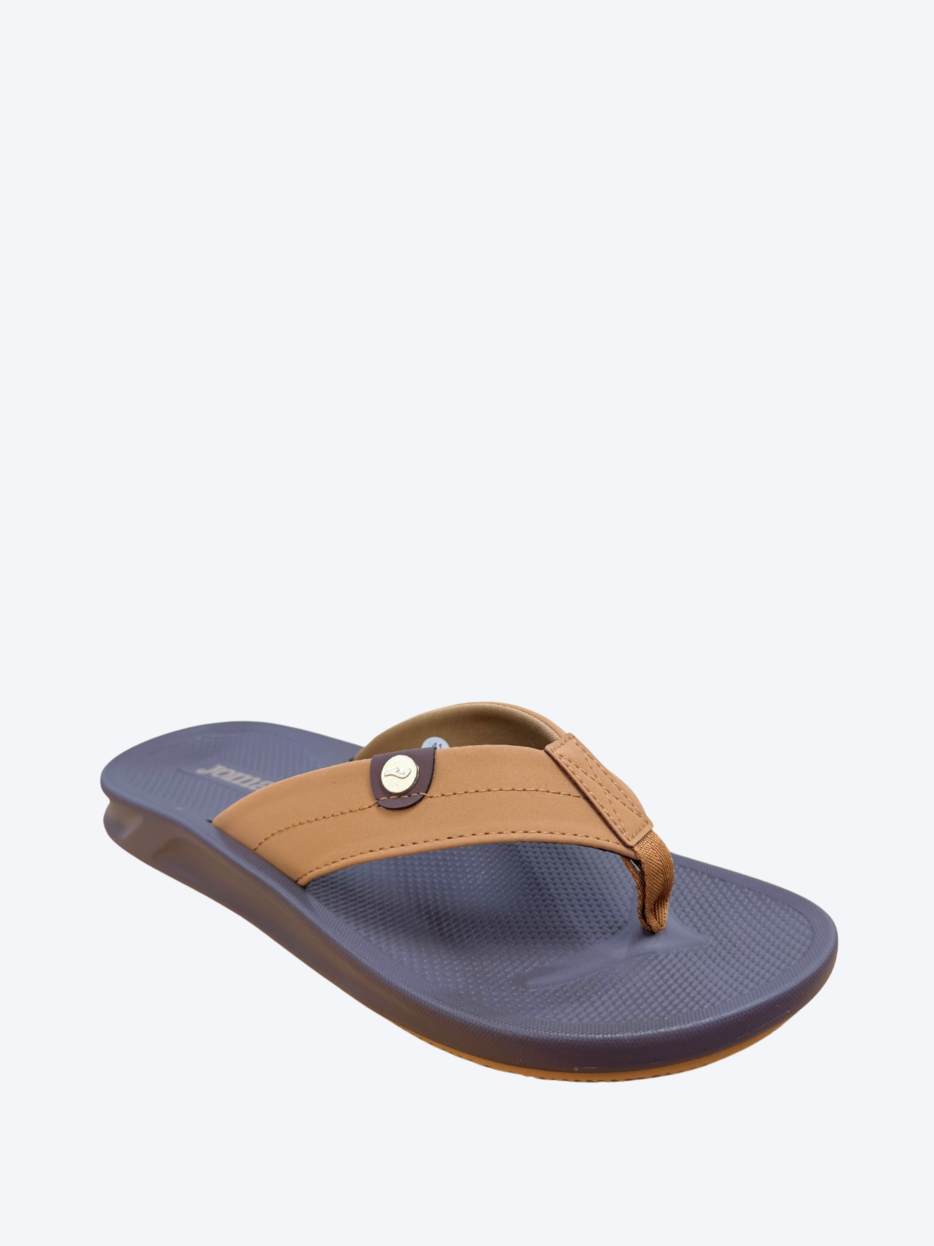 Chancla hombre Joma tira camel con suela marron vista diagonal frontal