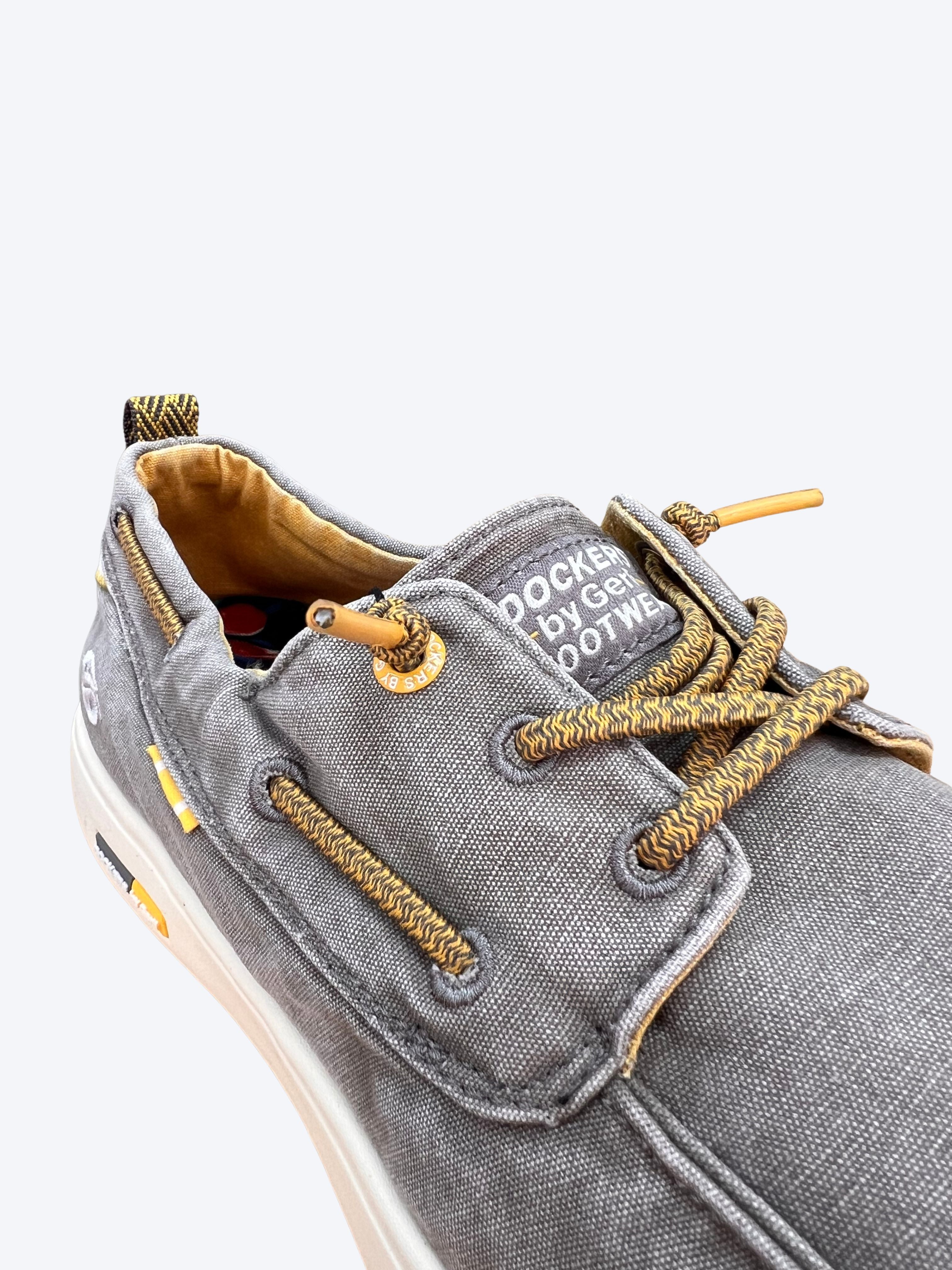 Detalle de la lona y cordones elásticos del zapato náutico Dockers