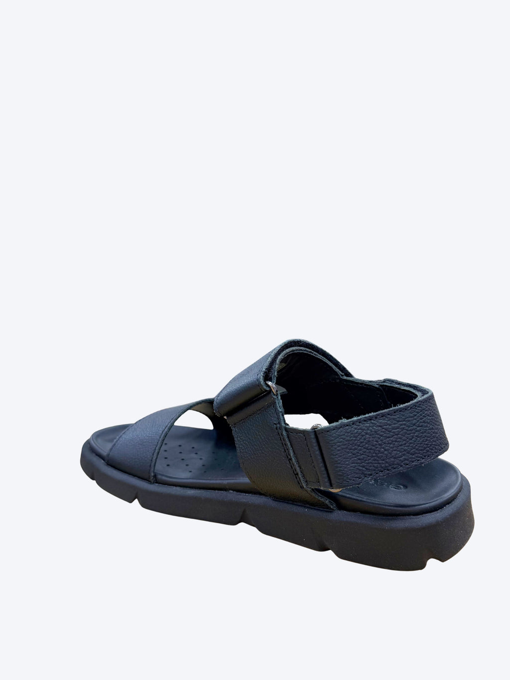 Sandalia hombre Geox negra con suela goma trekking y plantilla Respira perforada, vista perspectiva trasera opuesta
