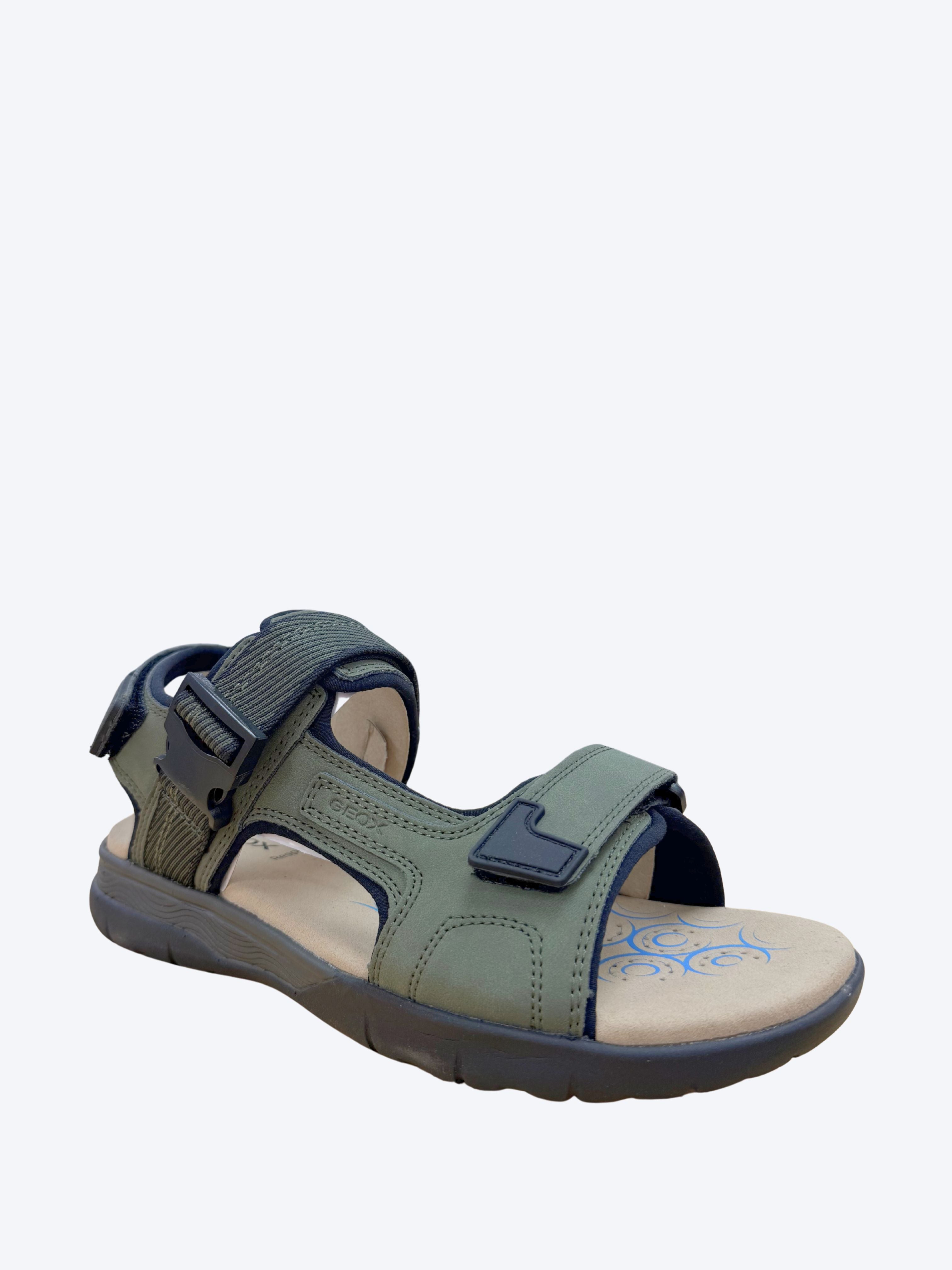 Sandalia sport hombre Geox verde kaki con detalle de plantilla de esferas propulsoras y doble velcro, vista en perspectiva frontal