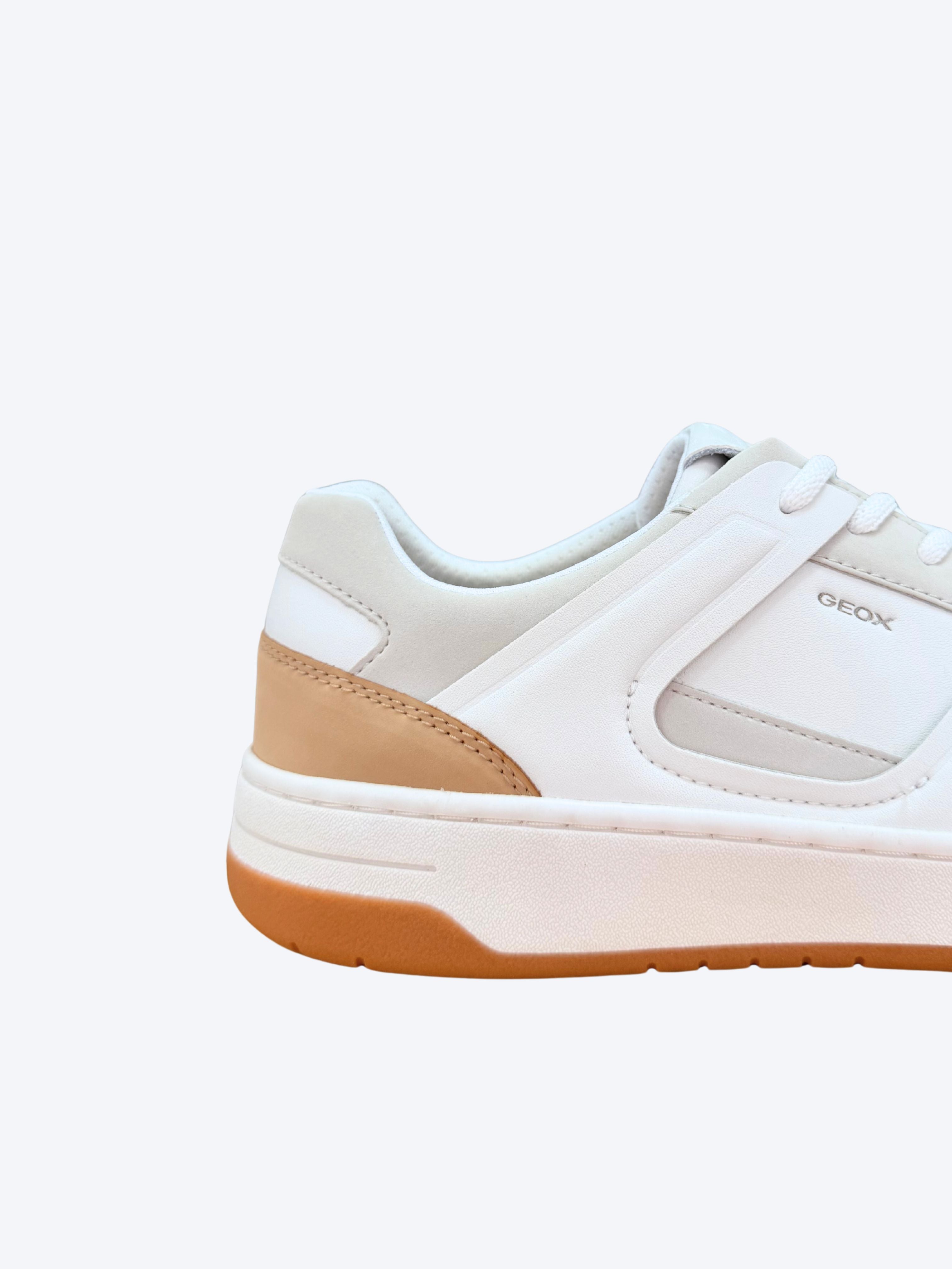Detalle talón bicolor y suela sneaker piel hombre Geox blanco camel
