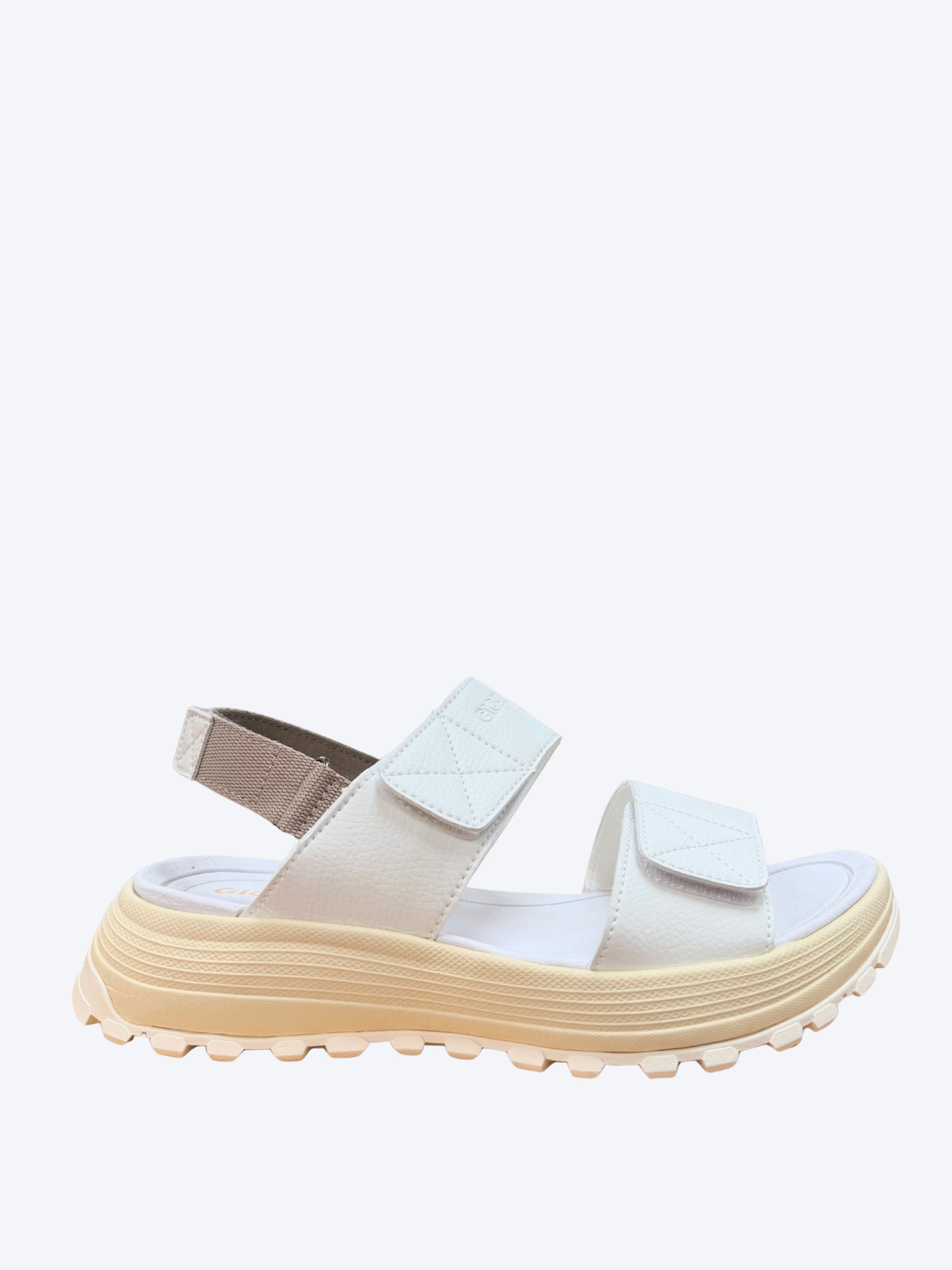 Sandalia sport Gioseppo mujer blanca con doble velcro, tiras acolchadas y suela plataforma trekking beige, vista lateral