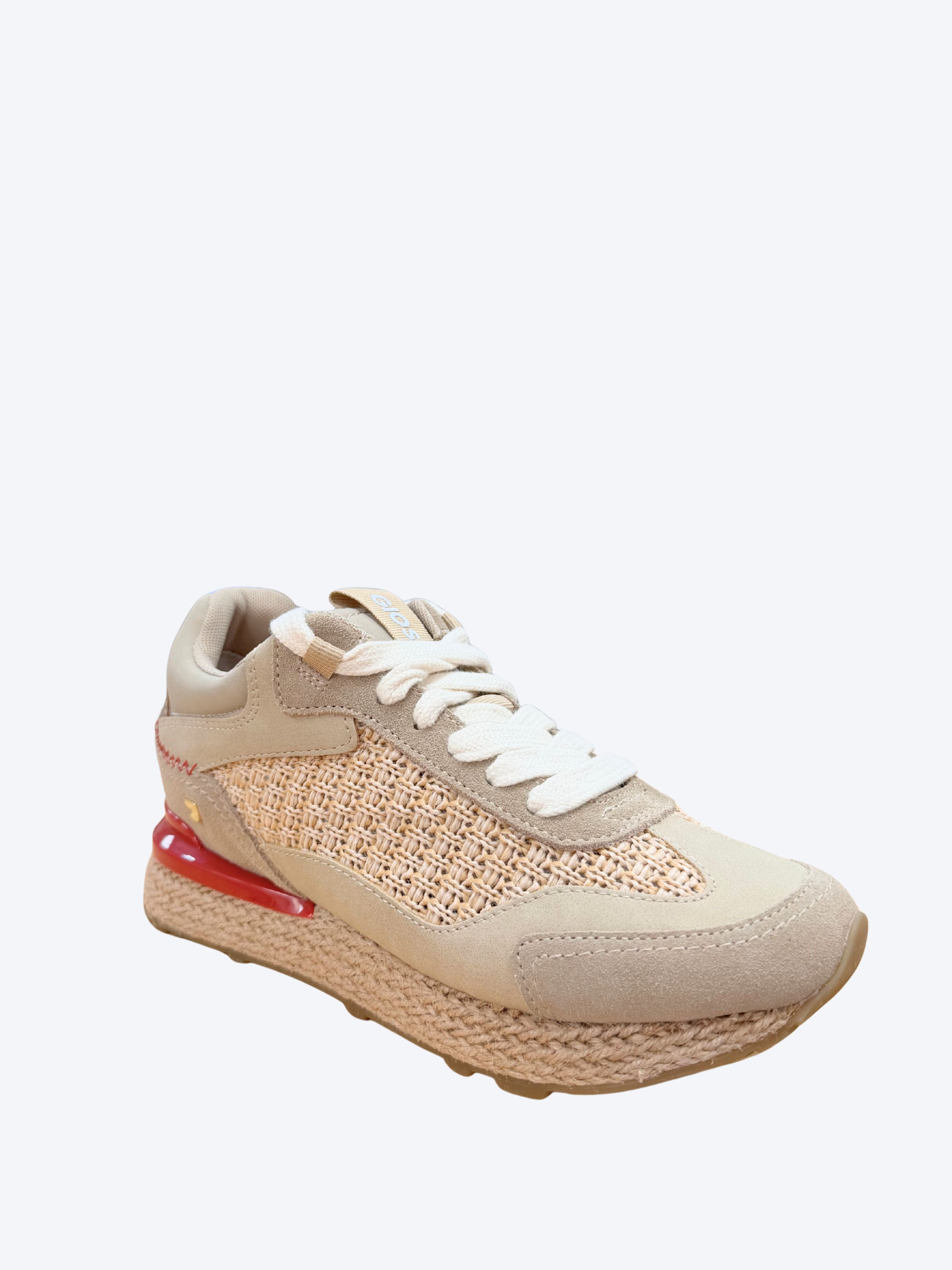 Sneakers mujer Gioseppo beige con rafia natural, cordones blancos y suela plataforma de esparto con cápsula roja, vista en perspectiva frontal