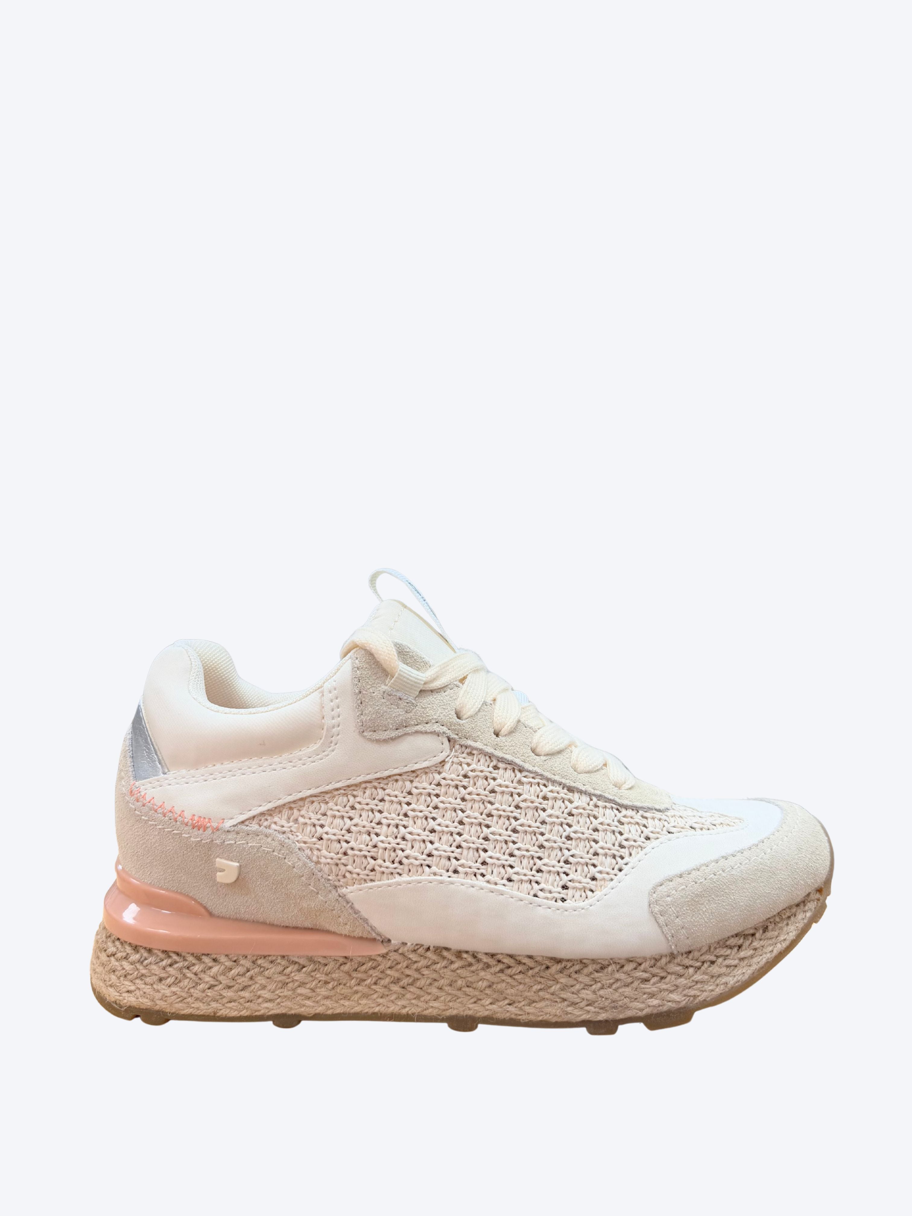 Sneakers mujer Gioseppo en ante crema con tejido crochet rosa, suela esparto y cápsula trasera semitransparente rosa, vista lateral