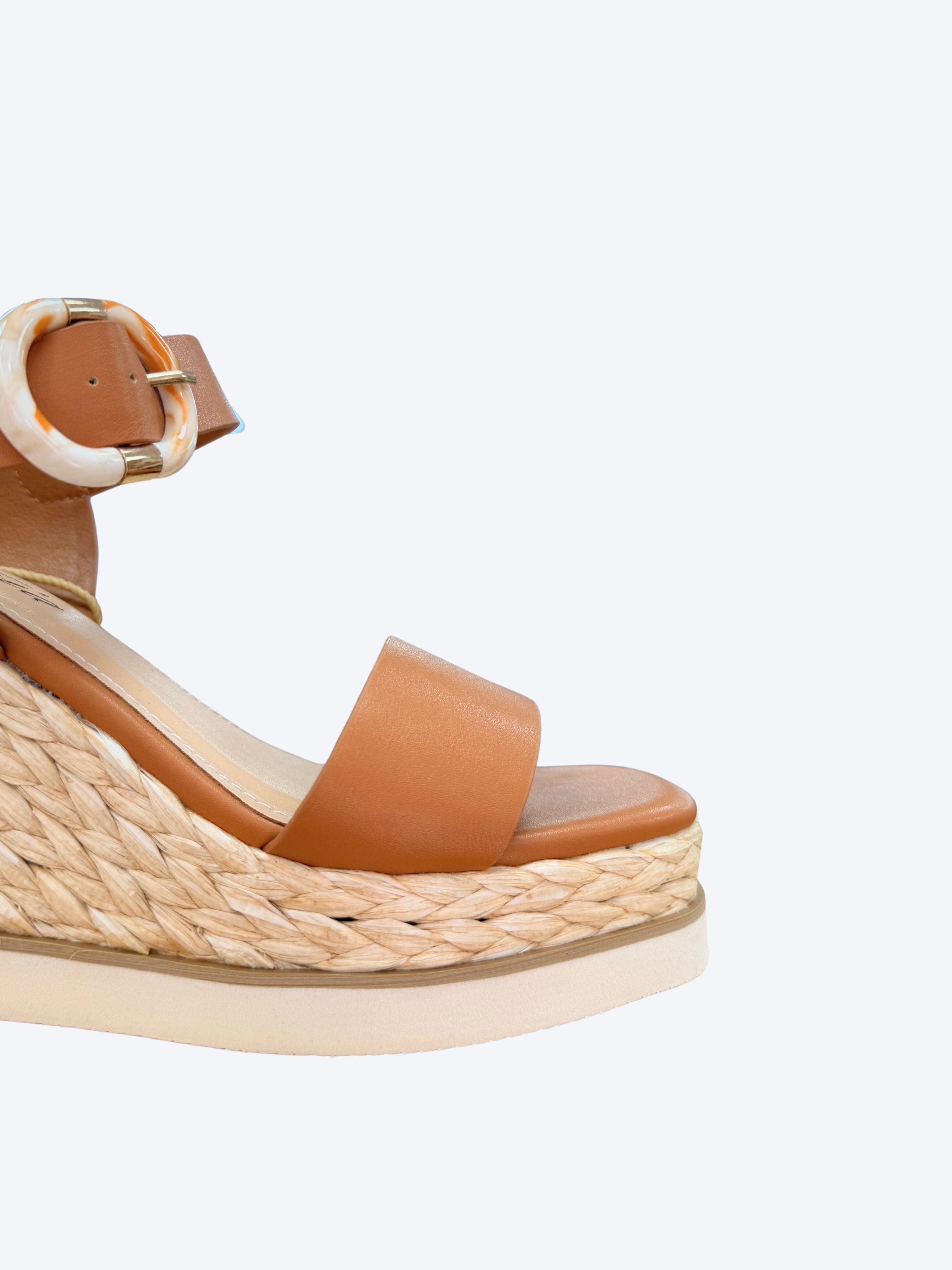 Detalle puntera y plataforma esparto trenzado sandalia cuña camel Isteria