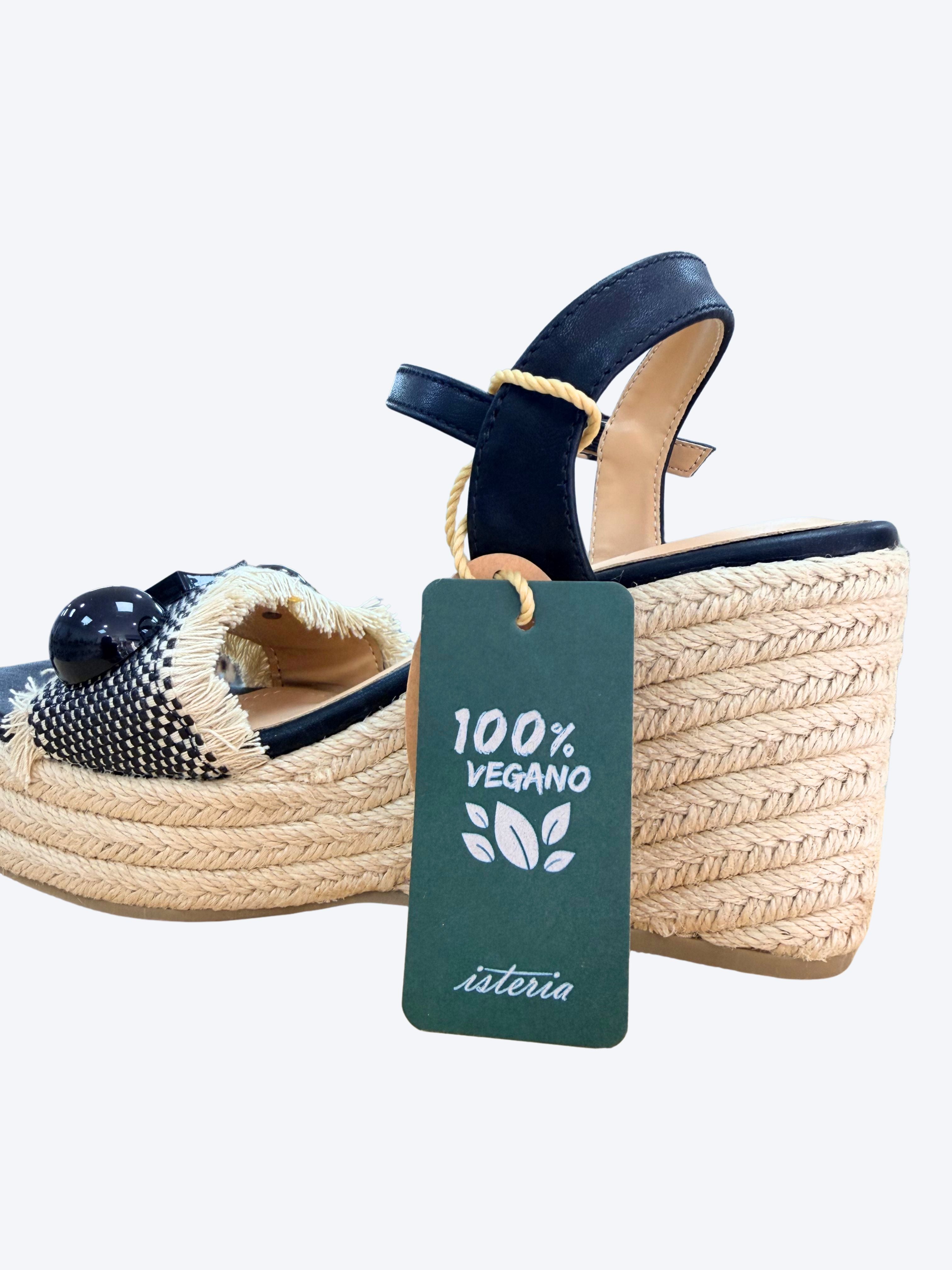 Detalle etiqueta 100% vegano sandalia cuña negra esparto Isteria