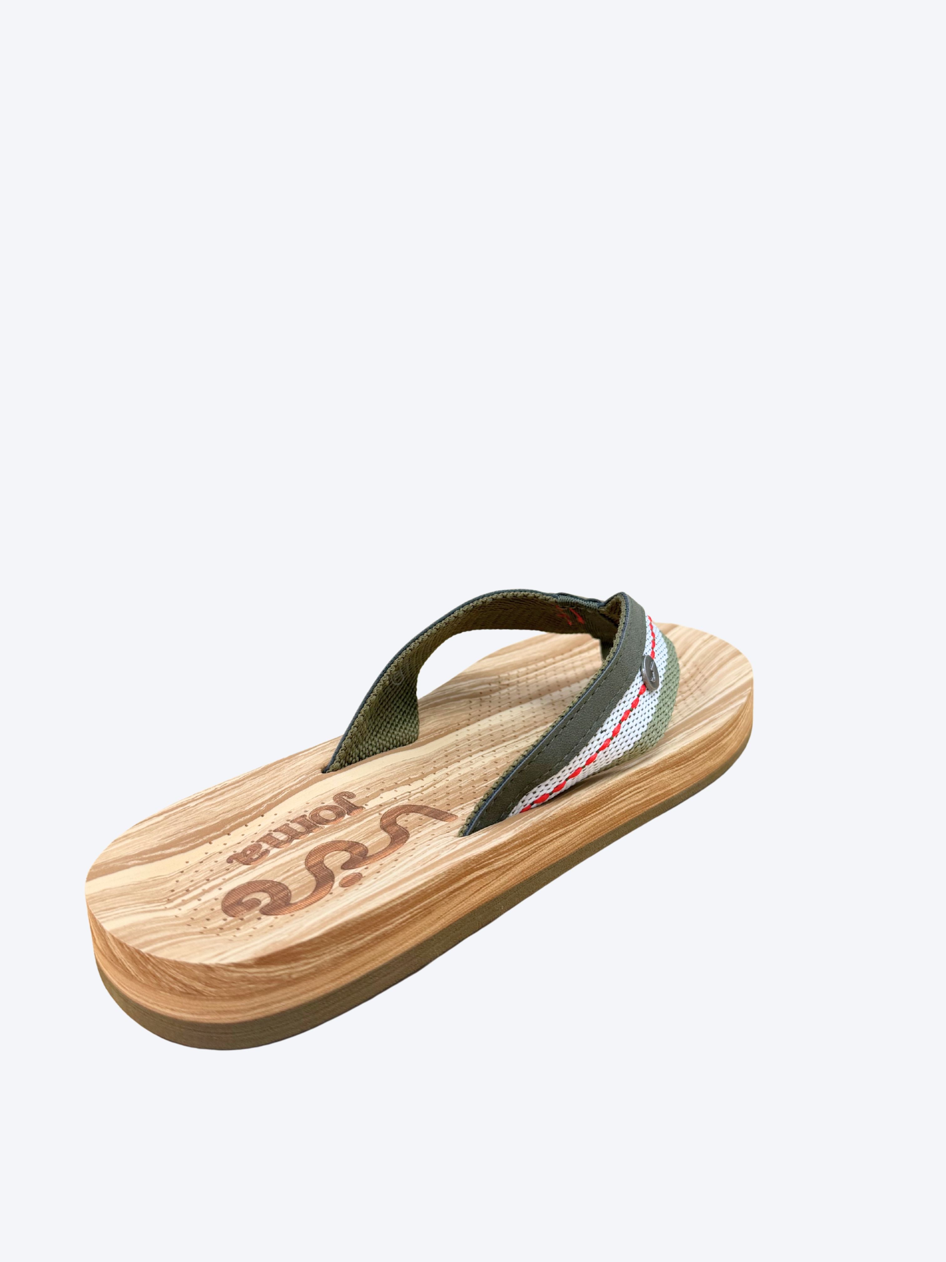 Chancla de dedo hombre Joma mostrando plantilla efecto madera con logo grabado, vista perspectiva trasera
