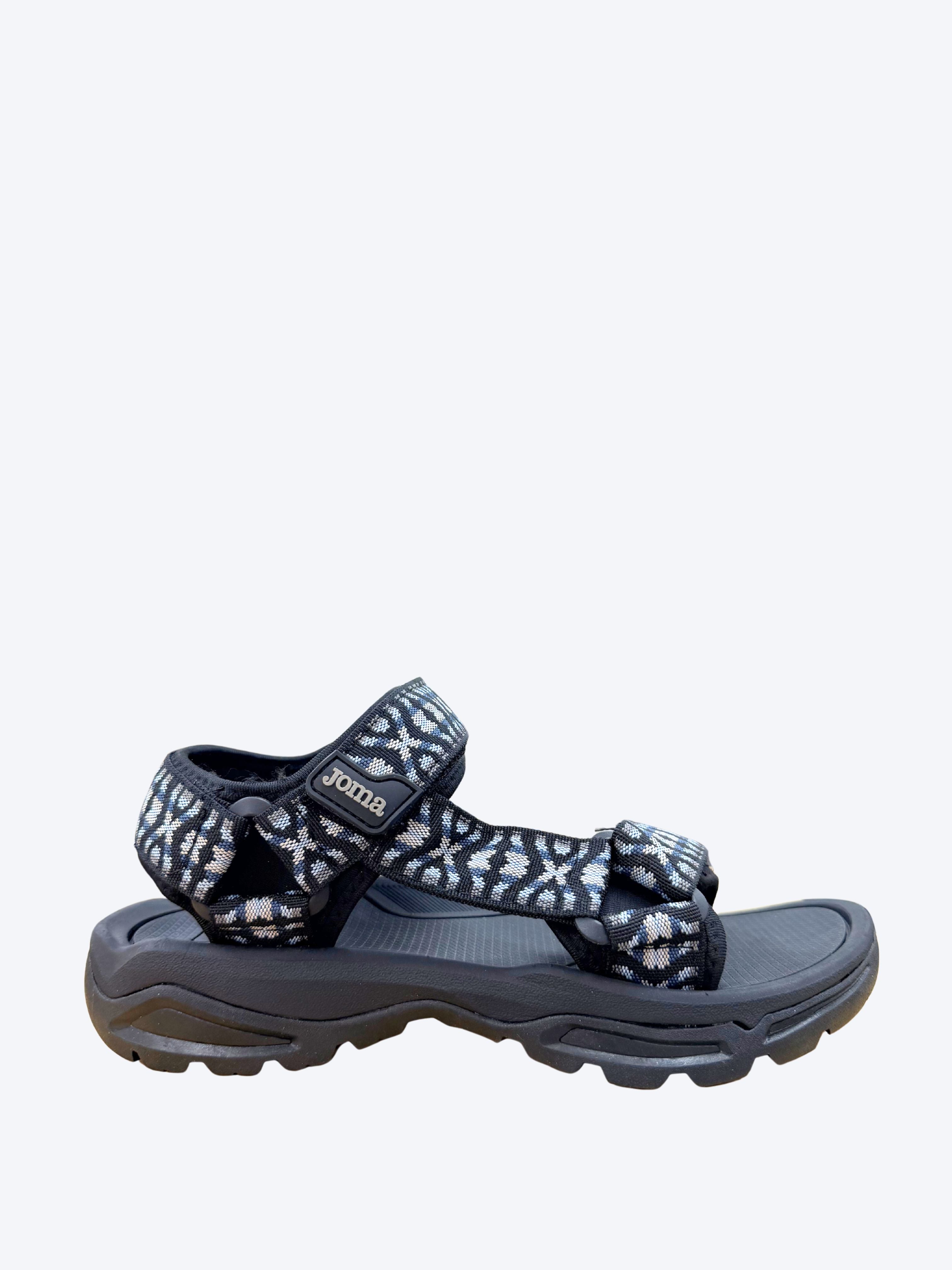 Sandalia trekking hombre Joma azul marino con estampado geométrico, doble velcro y suela antideslizante gruesa, vista lateral