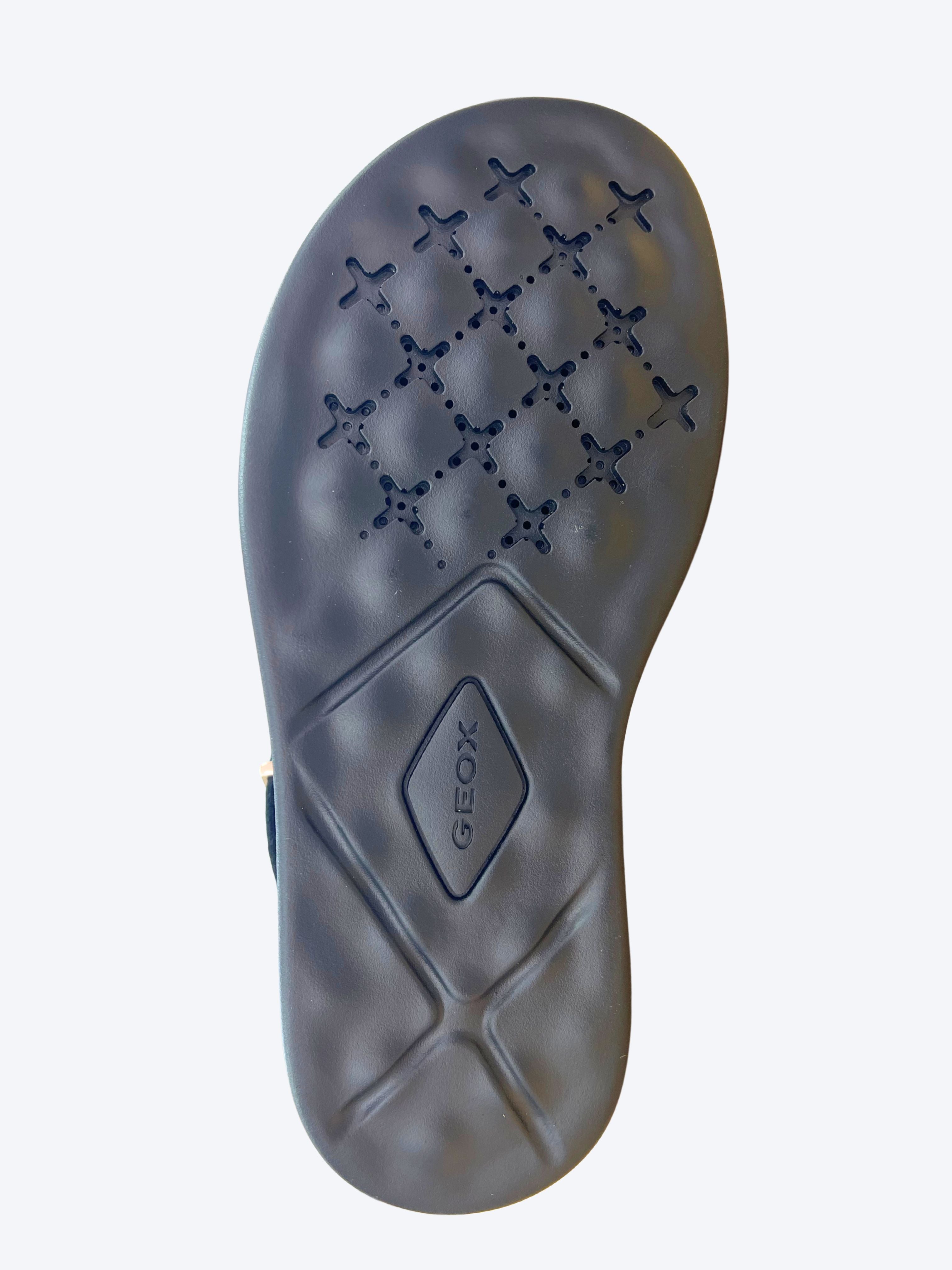 Suela transpirable antideslizante de sandalia Geox mujer negra con microperforaciones en forma de cruz