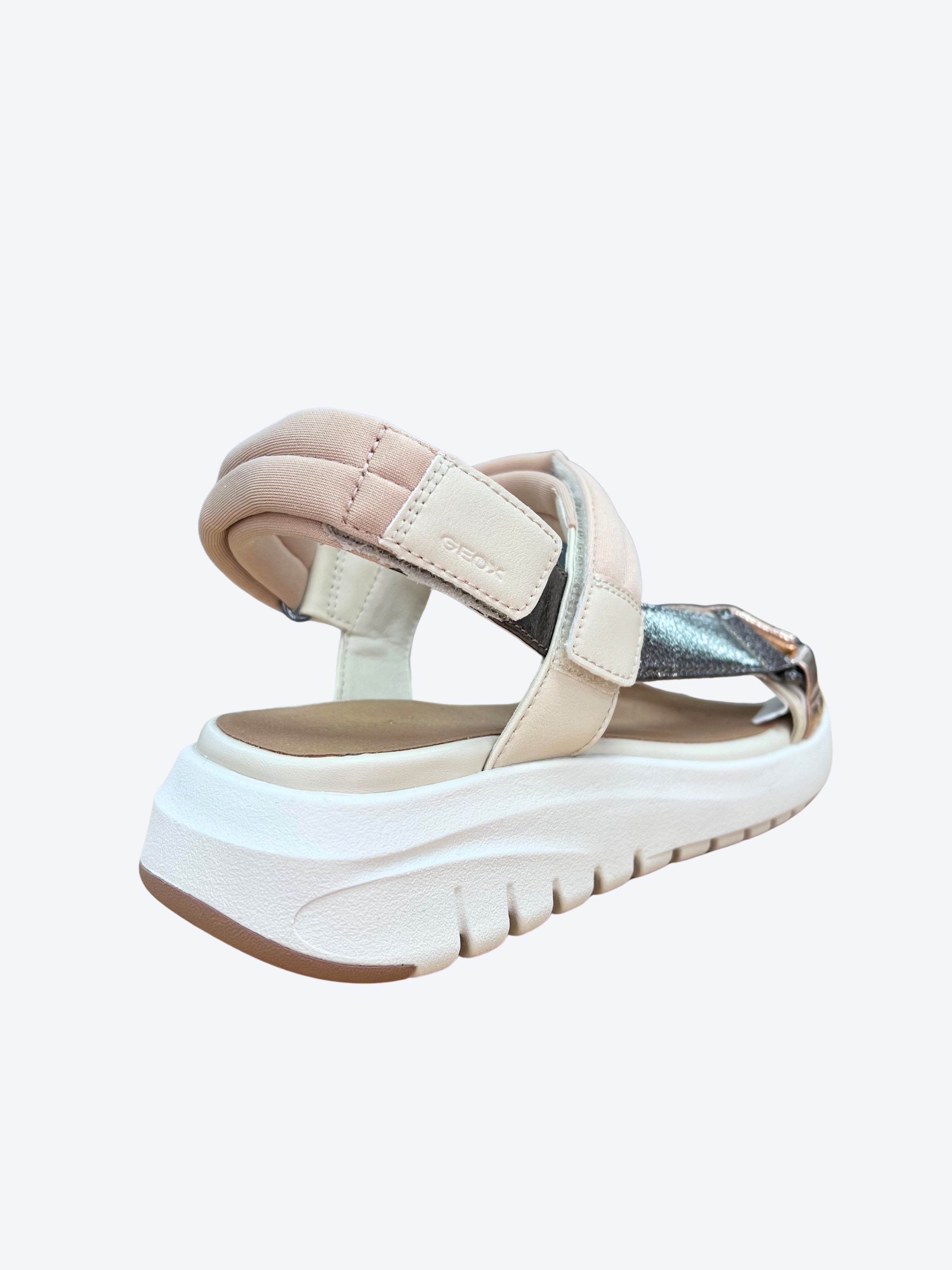 Parte trasera de sandalia Geox mujer con velcro acolchado ajustable y plataforma chunky blanca