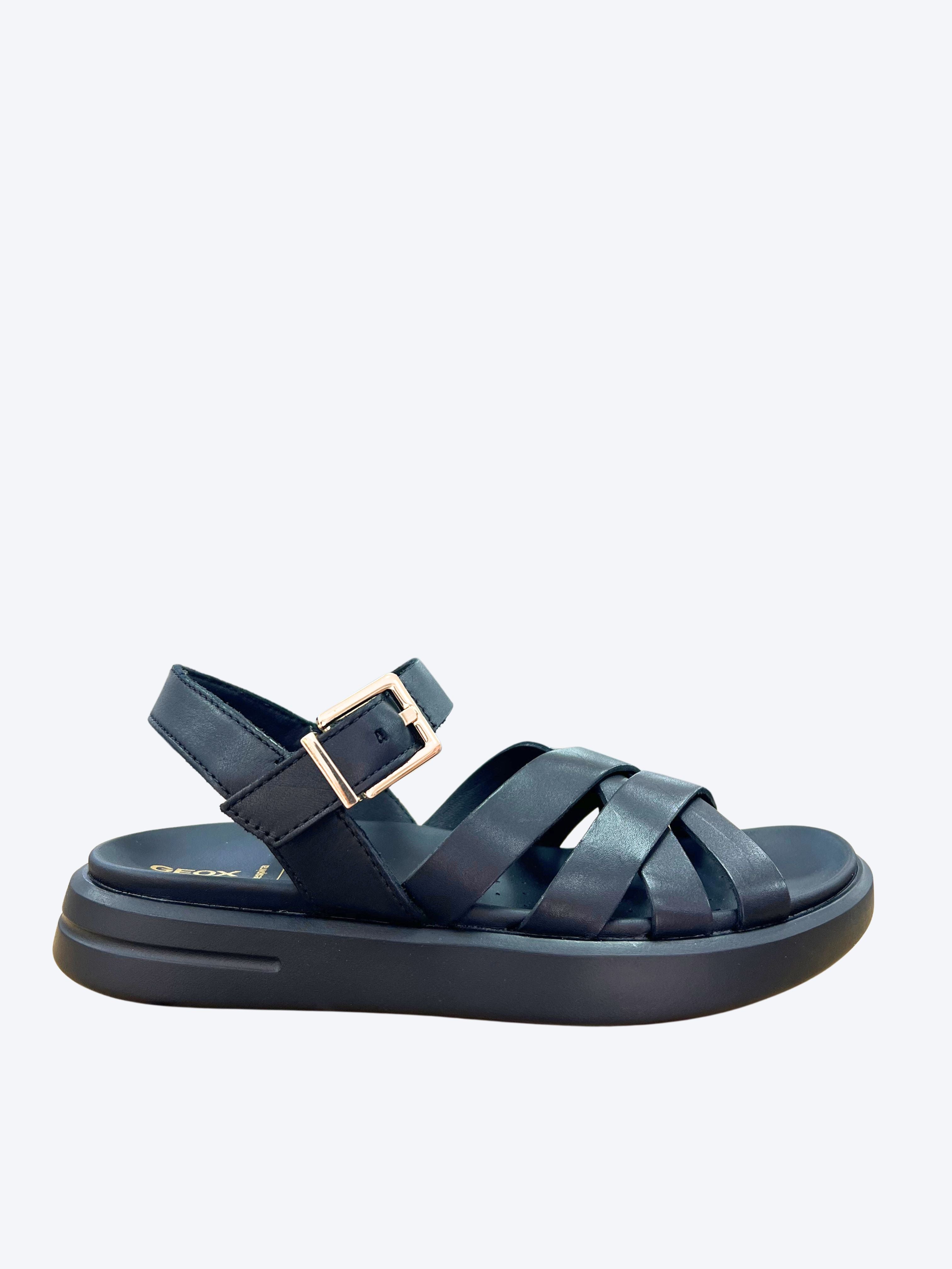 Sandalia Geox mujer negra de piel con tiras cruzadas y hebilla dorada, vista lateral