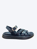 Sandalia Geox mujer negra de piel con tiras cruzadas y hebilla dorada, vista lateral