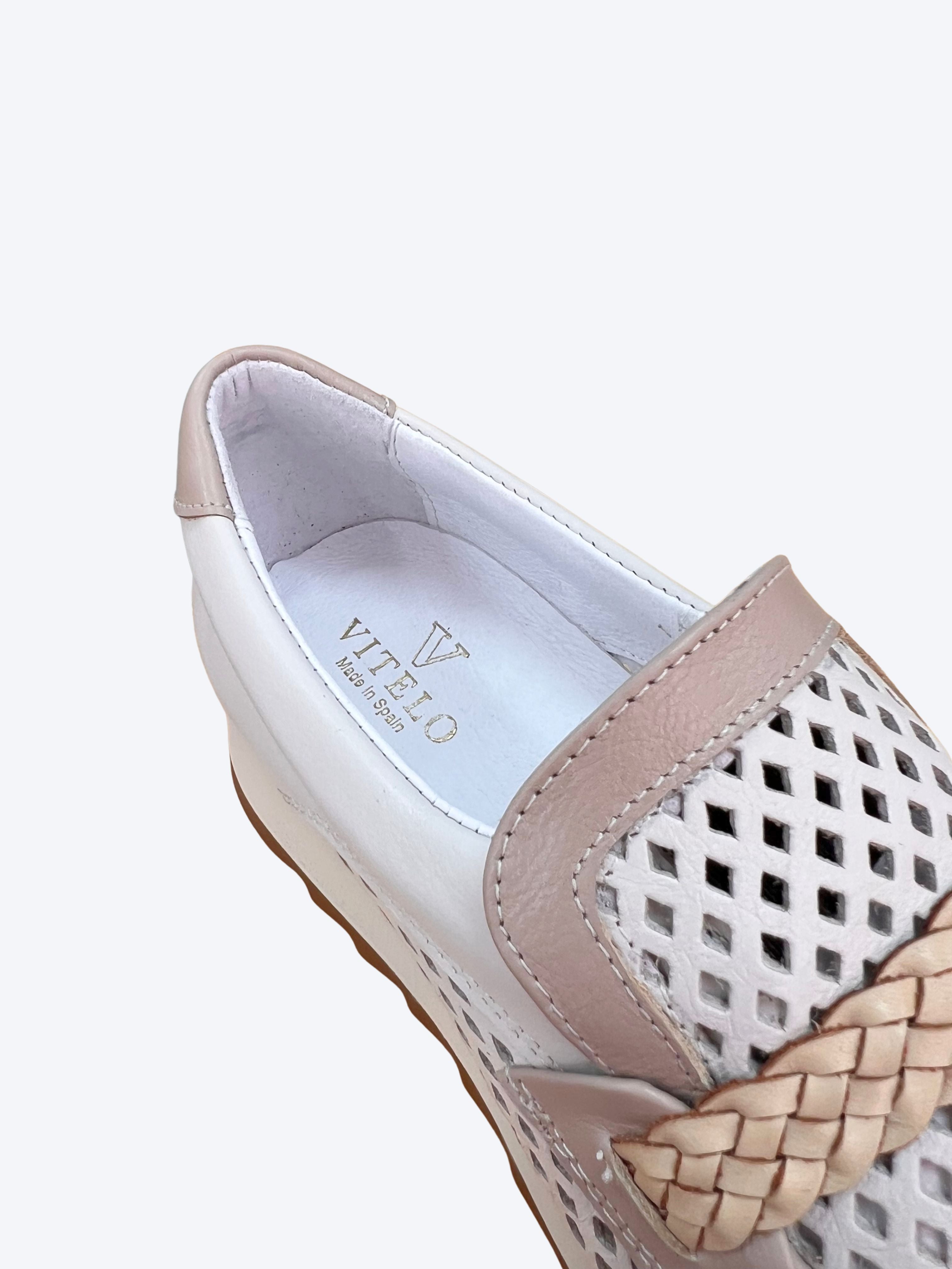 Detalle interior de zapato Vitelo mujer piel con plantilla blanca y trenzado beige, Made in Spain