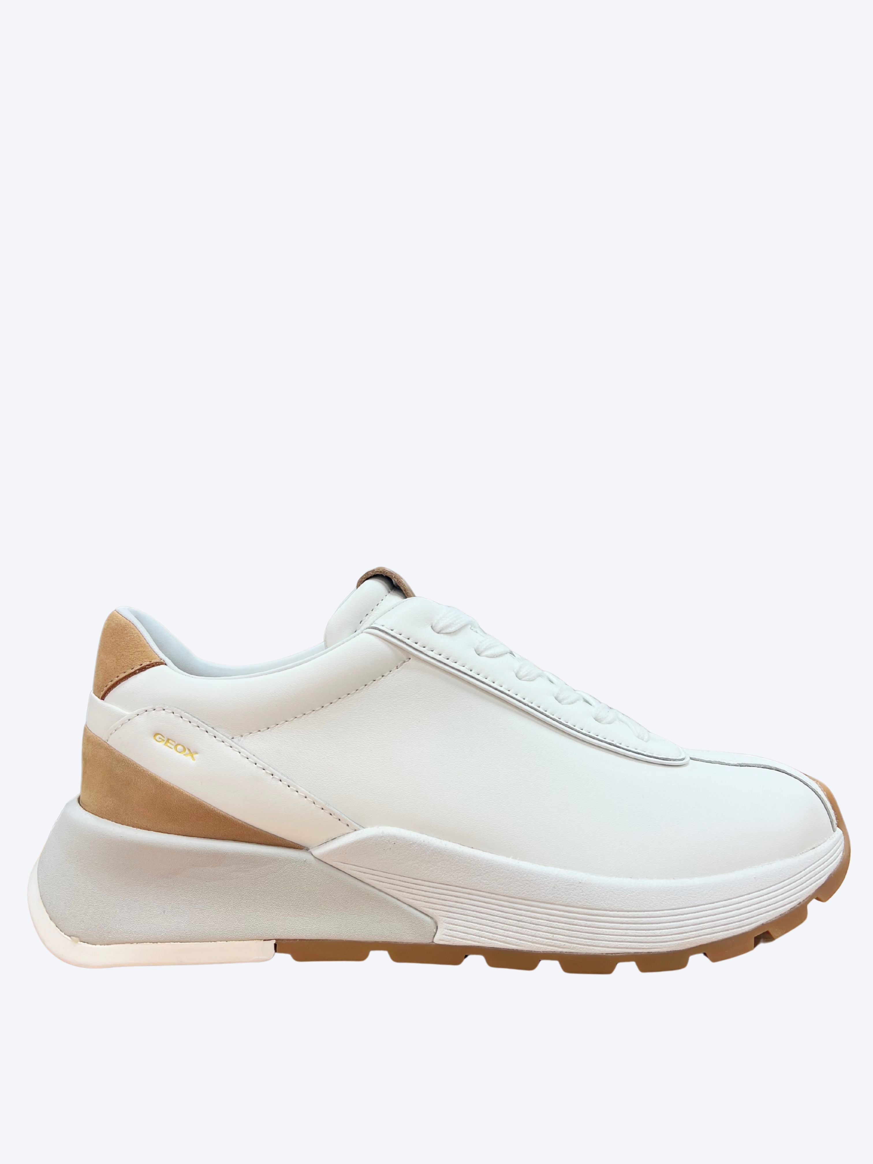 Zapatilla Geox para hombre de piel en color blanco con diseño casual y vista lateral
