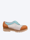 Zapato oxford calado de mujer en piel blanca, cuero y azul celeste